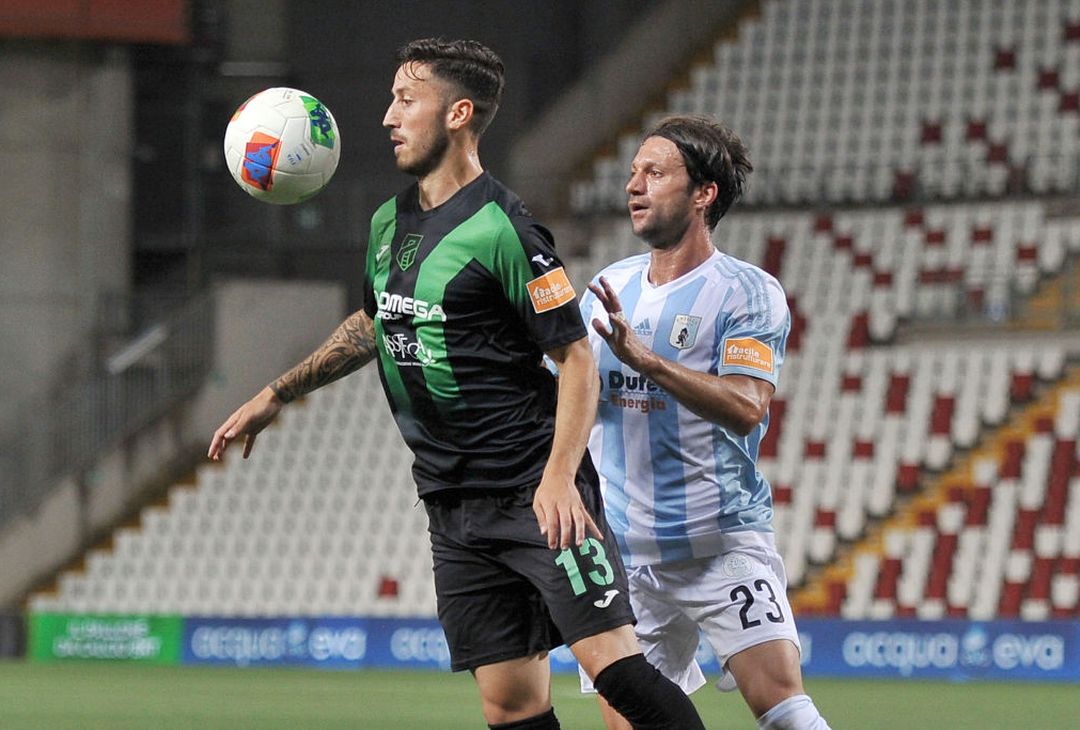  TRIESTE, ITALY - JUNE 29: Patrick Ciurria of Pordenone is is challenged by Andrea Paolucci of Virtus Entella during the serie B match between Pordenone Calcio and Virtus Entella at Dacia Arena on June 29, 2020 in Udine, Italy. (Photo by Getty Images/Getty Images for Lega Serie B ) 