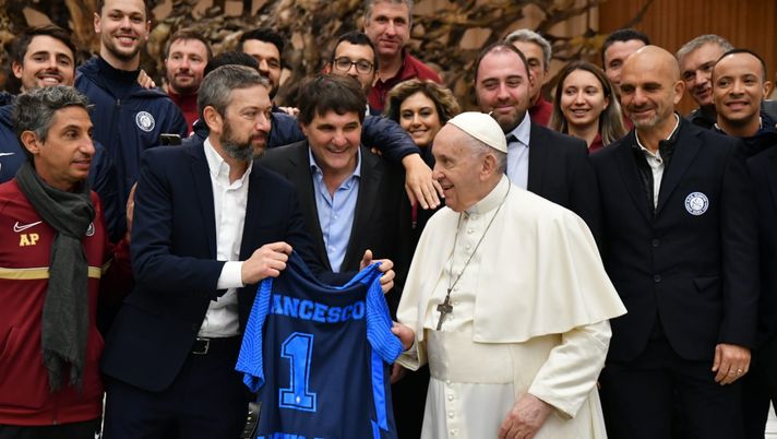 Papa Francesco riceve l’Olimpus Roma in Vaticano – FOTO - immagine 1