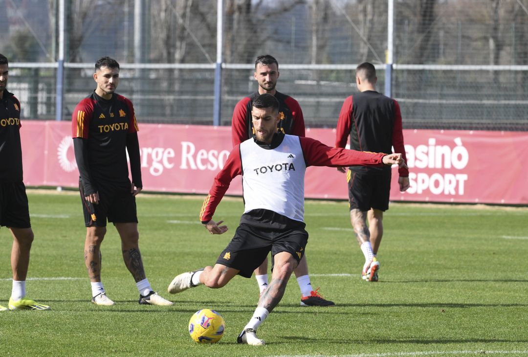 Roma, l’allenamento in vista dell’Inter: pronto il rientro di Smalling – FOTOGALLERY - immagine 9