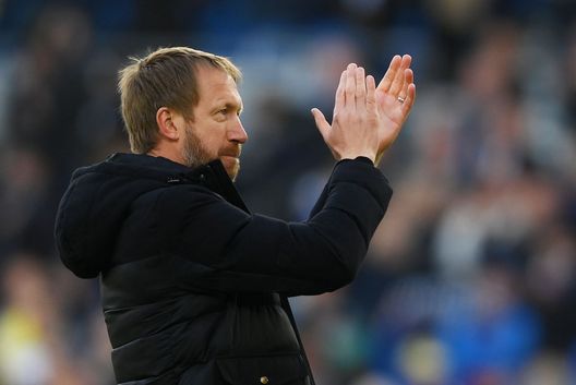 BRIGHTON, ENGLAND - MAY 07: Graham Potter, Manager of Brighton & Hove Albion applauds the fans after their sides victory during the Premier League match between Brighton & Hove Albion and Manchester United at American Express Community Stadium on May 07, 2022 in Brighton, England. (Photo by Mike Hewitt/Getty Images) La rivincita di Potter: da pazzo a “mago” fra letture di Dostoevskij e messinscena del Lago dei Cigni - immagine 1