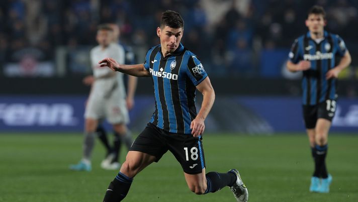 BERGAMO, ITALY - FEBRUARY 17: Ruslan Malinovskyi of Atalanta BC in action during the UEFA Europa League Knockout Round Play-Offs Leg One match between Atalanta and Olympiacos at Stadio di Bergamo on February 17, 2022 in Bergamo, Italy. (Photo by Emilio Andreoli/Getty Images) BERGAMO, ITALY - FEBRUARY 17: Ruslan Malinovskyi of Atalanta BC in action during the UEFA Europa League Knockout Round Play-Offs Leg One match between Atalanta and Olympiacos at Stadio di Bergamo on February 17, 2022 in Bergamo, Italy. (Photo by Emilio Andreoli/Getty Images)