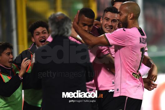 PALERMO, ITALY - DECEMBER 22: Robin Quaison of Palermo celebrates after scoring the opening goal during the Serie A match between US Citta di Palermo and Pescara Calcio at Stadio Renzo Barbera on December 22, 2016 in Palermo, Italy. (Photo by Tullio M. Puglia/Getty Images) PALERMO, ITALY - DECEMBER 22: Robin Quaison of Palermo celebrates after scoring the opening goal during the Serie A match between US Citta di Palermo and Pescara Calcio at Stadio Renzo Barbera on December 22, 2016 in Palermo, Italy. (Photo by Tullio M. Puglia/Getty Images)