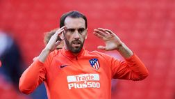 Inter, a giugno via Miranda. 7 mln di stipendio a Godin? CdS: “In Corso Vittorio Emanuele…”