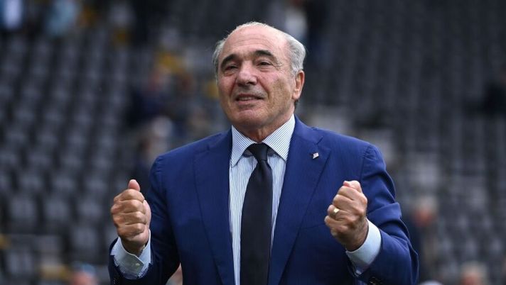 UDINE, ITALY - SEPTEMBER 26:ACF Fiorentina President Rocco Commisso celebrates the victroy during the Serie A match between Udinese Calcio and ACF Fiorentina at Dacia Arena on September 26, 2021 in Udine, Italy. (Photo by Alessandro Sabattini/Getty Images) Commisso: “Amrabat dispiaciuto dalla mancata cessione al Barcellona, ma…” - immagine 1