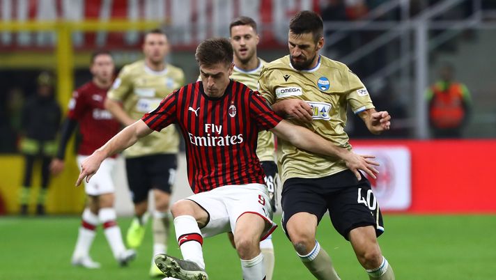 31 ottobre 2019, Milan-Spal 1-0: Krzysztof Piatek marcato da Nenad Tomovic (credits: GETTY Images) 