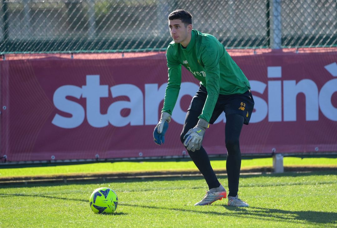 Roma, allenamento in vista del Genova. Mourinho parla con Solbakken – FOTO GALLERY - immagine 18