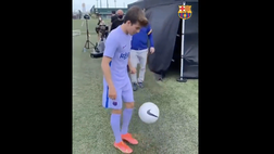 VIDEO Barcellona, il mago Puig: lo spagnolo segna da dietro la porta