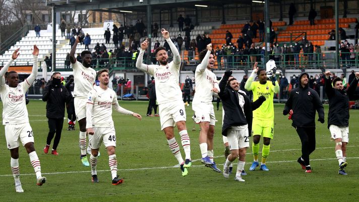 VENICE, ITALY - JANUARY 09: Players of Milan celebrate after the Serie A match between Venezia FC v AC Milan at Stadio Pier Luigi Penzo on January 09, 2022 in Venice, Italy. (Photo by Maurizio Lagana/Getty Images) Il Milan sbanca Venezia con autorità e scioltezza - immagine 1
