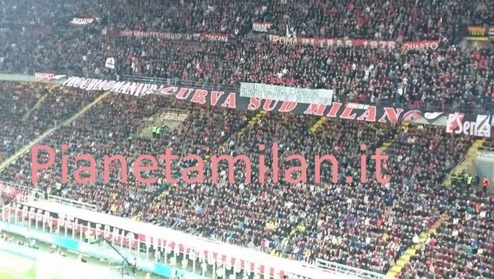 Striscione polemico in Curva Sud durante Milan-Juventus, foto PianetaMilan.it 