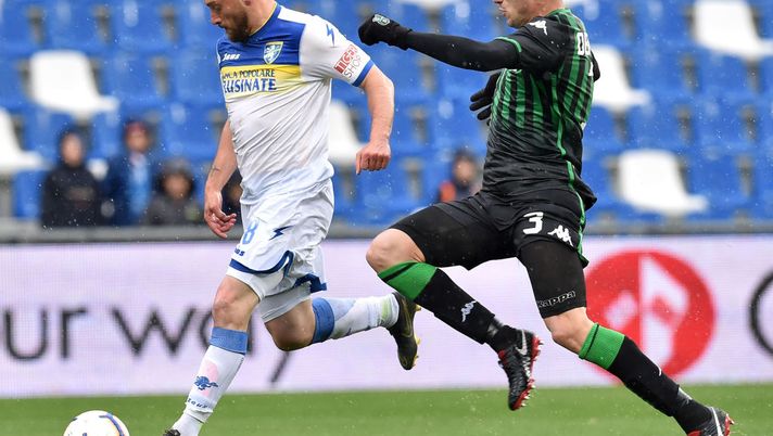 REGGIO NELL'EMILIA, ITALY - MAY 05: Federico Dionisi of Frosinone Calcio and Merih Demiral of US Sassuolo in action during the Serie A match between US Sassuolo and Frosinone Calcio at Mapei Stadium - Citta' del Tricolore on May 5, 2019 in Reggio nell'Emilia, Italy. (Photo by Giuseppe Bellini/Getty Images) REGGIO NELL'EMILIA, ITALY - MAY 05: Federico Dionisi of Frosinone Calcio and Merih Demiral of US Sassuolo in action during the Serie A match between US Sassuolo and Frosinone Calcio at Mapei Stadium - Citta' del Tricolore on May 5, 2019 in Reggio nell'Emilia, Italy. (Photo by Giuseppe Bellini/Getty Images)