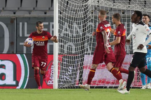  LA SPEZIA, ITALY - MAY 23: Henrikh Mkhitaryan of AS Roma celebrates after scoring a goal during the Serie A match between Spezia Calcio and AS Roma at Stadio Alberto Picco on May 23, 2021 in La Spezia, Italy. (Photo by Gabriele Maltinti/Getty Images) 