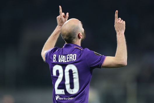 FLORENCE, ITALY - FEBRUARY 23: Borja Valero of ACF Fiorentina celebrates after scoring a goal during the UEFA Europa League Round of 32 second leg match between ACF Fiorentina and Borussia Moenchengladbach at Artemio Franchi on February 23, 2017 in Florence, Italy. (Photo by Gabriele Maltinti/Getty Images) FLORENCE, ITALY - FEBRUARY 23: Borja Valero of ACF Fiorentina celebrates after scoring a goal during the UEFA Europa League Round of 32 second leg match between ACF Fiorentina and Borussia Moenchengladbach at Artemio Franchi on February 23, 2017 in Florence, Italy. (Photo by Gabriele Maltinti/Getty Images)