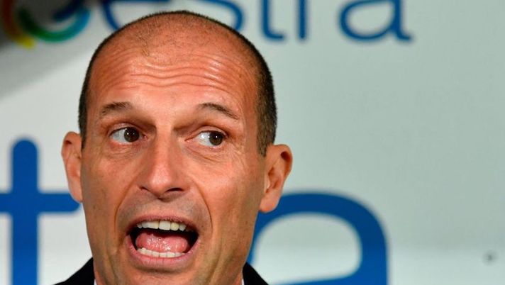 Juventus' Italian head coach Massimiliano Allegri reacts during the Italian Cup (Coppa Italia) semi-final first leg football match Fiorentina vs Juventus at the Artemio-Franchi stadium in Florence on March 2, 2022. (Photo by Alberto PIZZOLI / AFP) (Photo by ALBERTO PIZZOLI/AFP via Getty Images) Sky: “Juve, possibile investimento per il futuro: è un 2001 allenato da De Zerbi allo Shakhtar” - immagine 1