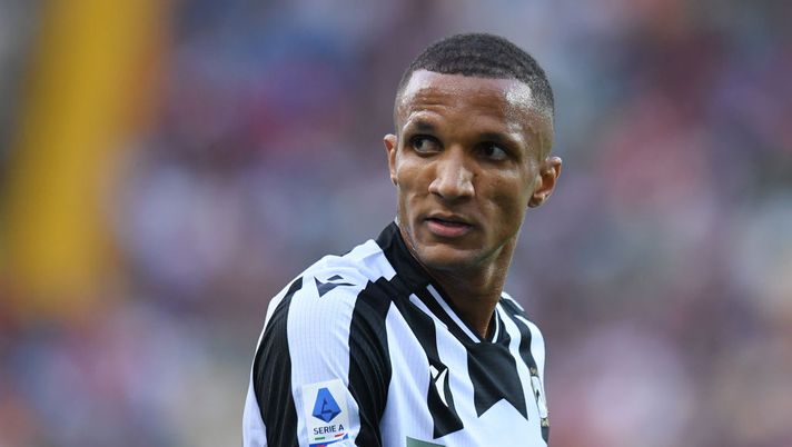 UDINE, ITALY - AUGUST 31: Rodrigo Becao of Udinese Calcio looks on during the Serie A match between Udinese Calcio and ACF Fiorentina at Dacia Arena on August 31, 2022 in Udine, Italy. (Photo by Alessandro Sabattini/Getty Images) Udinese, la probabile formazione con Udogie e Deulofeu: cosa filtra su Becao - immagine 1