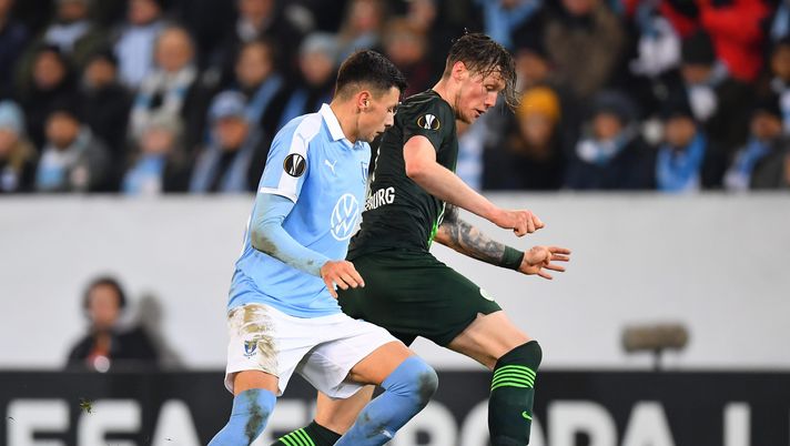 MALMO, SWEDEN - FEBRUARY 27: Wout Weghorst of Wolfsburg is challenged by Anel Ahmedhodzic of Malmo during the UEFA Europa League round of 32 second leg match between Malmo FF and VfL Wolfsburg at Swedbank Stadion on February 27, 2020 in Malmo, Sweden. (Photo by Stuart Franklin/Bongarts/Getty Images) MALMO, SWEDEN - FEBRUARY 27: Wout Weghorst of Wolfsburg is challenged by Anel Ahmedhodzic of Malmo during the UEFA Europa League round of 32 second leg match between Malmo FF and VfL Wolfsburg at Swedbank Stadion on February 27, 2020 in Malmo, Sweden. (Photo by Stuart Franklin/Bongarts/Getty Images)