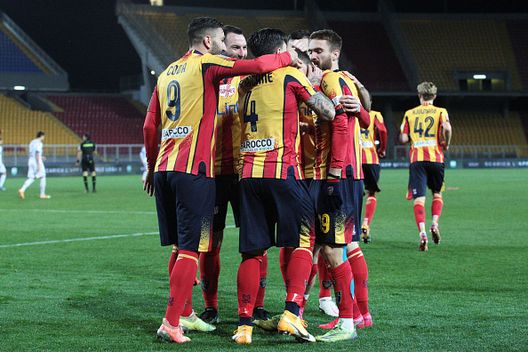 (Getty Images) Serie B, il Lecce al 90′ affonda la Cremonese. Pari tra il Vicenza e il Cittadella- immagine 2
