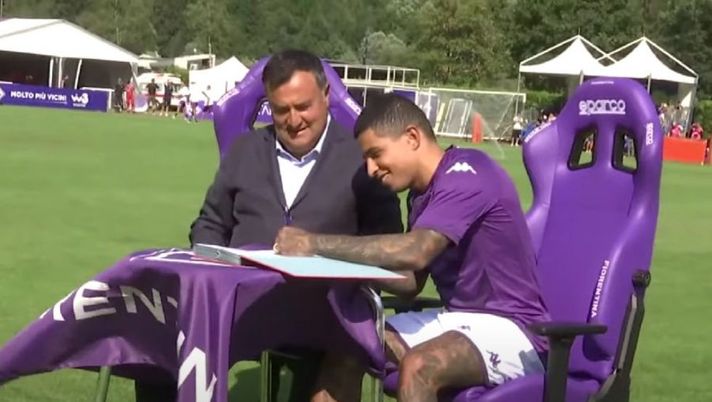 UFFICIALE – La Fiorentina ha preso Dodô: la firma davanti ai tifosi! Al fanta… UFFICIALE – La Fiorentina ha preso Dodô: la firma davanti ai tifosi! Al fanta… - immagine 1