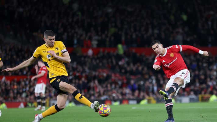 MANCHESTER, ENGLAND - JANUARY 03: Cristiano Ronaldo of Manchester United takes a shot whilst under pressure from Conor Coady of Wolverhampton Wanderers during the Premier League match between Manchester United and Wolverhampton Wanderers at Old Trafford on January 03, 2022 in Manchester, England. (Photo by Clive Brunskill/Getty Images) MANCHESTER, ENGLAND - JANUARY 03: Cristiano Ronaldo of Manchester United takes a shot whilst under pressure from Conor Coady of Wolverhampton Wanderers during the Premier League match between Manchester United and Wolverhampton Wanderers at Old Trafford on January 03, 2022 in Manchester, England. (Photo by Clive Brunskill/Getty Images)