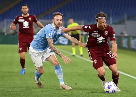 ROME, ITALY - MAY 18: Cristian Ansaldi of Torino FC battles for possession with Manuel Lazzari of S.S. Lazio during the Serie A match between SS Lazio and Torino FC at Stadio Olimpico on May 18, 2021 in Rome, Italy. Sporting stadiums around Italy remain under strict restrictions due to the Coronavirus Pandemic as Government social distancing laws prohibit fans inside venues resulting in games being played behind closed doors. (Photo by Paolo Bruno/Getty Images) ROME, ITALY - MAY 18: Cristian Ansaldi of Torino FC battles for possession with Manuel Lazzari of S.S. Lazio during the Serie A match between SS Lazio and Torino FC at Stadio Olimpico on May 18, 2021 in Rome, Italy. Sporting stadiums around Italy remain under strict restrictions due to the Coronavirus Pandemic as Government social distancing laws prohibit fans inside venues resulting in games being played behind closed doors. (Photo by Paolo Bruno/Getty Images)