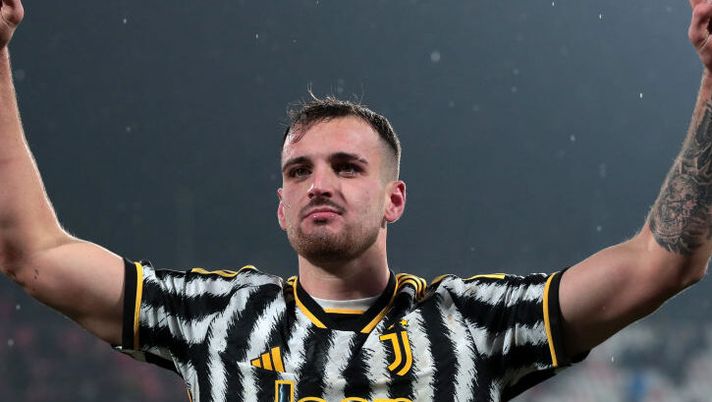 MONZA, ITALY - DECEMBER 01: Federico Gatti of Juventus celebrates after scoring the team's second goal during the Serie A TIM match between AC Monza and Juventus at U-Power Stadium on December 01, 2023 in Monza, Italy. (Photo by Emilio Andreoli/Getty Images) Gatti: “Allegri mi ha dato tanto, per Vlahovic mi butto nel fuoco. Vi racconto l’errore a Sassuolo” - immagine 1