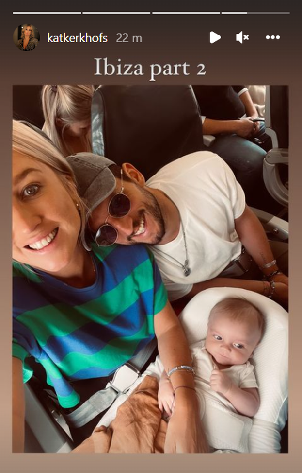 FOTO La famiglia Mertens in viaggio verso Ibiza: sorrisi per Dries, Kat e Ciro Romeo- immagine 3