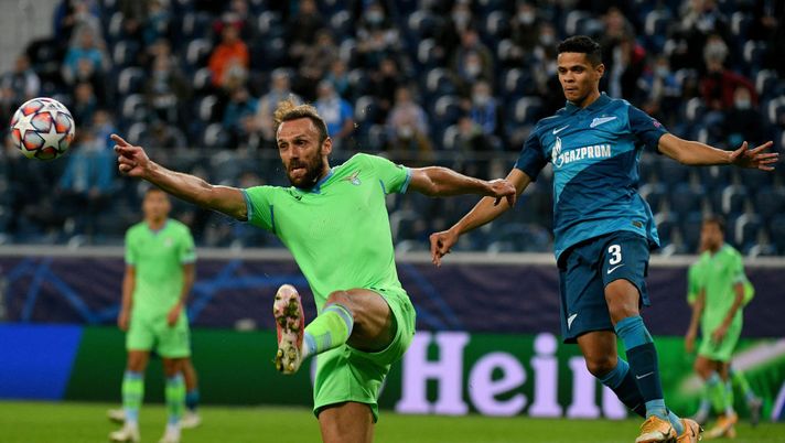 SAINT PETERSBURG, RUSSIA - NOVEMBER 04: Vedat Muriqi of SS Lazio compete for the ball with Douglas Santos of Zenit St. Petersburg during the UEFA Champions League Group F stage match between Zenit St. Petersburg and SS Lazio at Gazprom Arena on November 04, 2020 in Saint Petersburg, Russia. (Photo by Marco Rosi - SS Lazio/Getty Images) SAINT PETERSBURG, RUSSIA - NOVEMBER 04: Vedat Muriqi of SS Lazio compete for the ball with Douglas Santos of Zenit St. Petersburg during the UEFA Champions League Group F stage match between Zenit St. Petersburg and SS Lazio at Gazprom Arena on November 04, 2020 in Saint Petersburg, Russia. (Photo by Marco Rosi - SS Lazio/Getty Images)