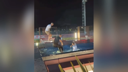 VIDEO – Party nella notte a Trigoria: i calciatori si tuffano in piscina vestiti