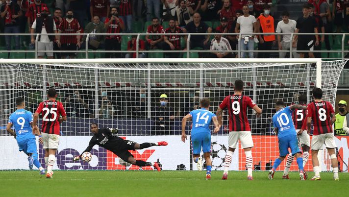 MILAN, ITALY - SEPTEMBER 28: Luis Suarez of Atletico Madrid scores their side's second goal from the penalty spot past Mike Maignan of AC Milan during the UEFA Champions League group B match between AC Milan and Atletico Madrid at Giuseppe Meazza Stadium on September 28, 2021 in Milan, Italy. (Photo by Marco Luzzani/Getty Images) MILAN, ITALY - SEPTEMBER 28: Luis Suarez of Atletico Madrid scores their side's second goal from the penalty spot past Mike Maignan of AC Milan during the UEFA Champions League group B match between AC Milan and Atletico Madrid at Giuseppe Meazza Stadium on September 28, 2021 in Milan, Italy. (Photo by Marco Luzzani/Getty Images)