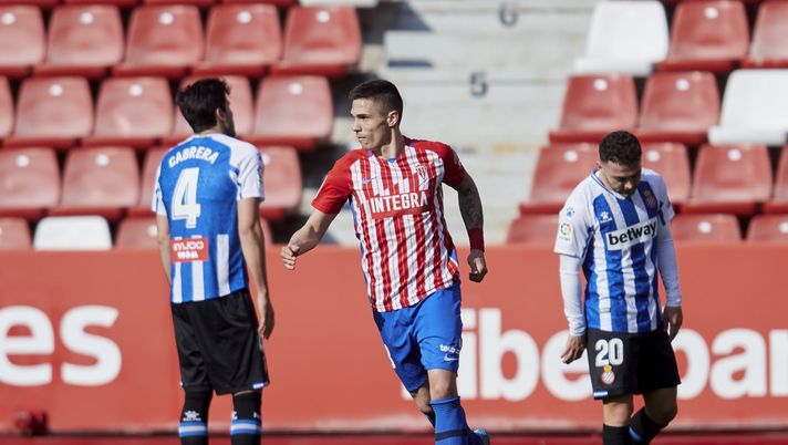 GIJON, SPAIN - FEBRUARY 28: Uros Djurdjevic of Real Sporting Gijon celebrates after scoring goal during the Liga Smartbank match betwen Real Sporting and RCD Espanyol de Barcelona at Estadio El Molinon on February 28, 2021 in Gijon, Spain. Sporting stadiums around Spain remain under strict restrictions due to the Coronavirus Pandemic as Government social distancing laws prohibit fans inside venues resulting in games being played behind closed doors. (Photo by Juan Manuel Serrano Arce/Getty Images) GIJON, SPAIN - FEBRUARY 28: Uros Djurdjevic of Real Sporting Gijon celebrates after scoring goal during the Liga Smartbank match betwen Real Sporting and RCD Espanyol de Barcelona at Estadio El Molinon on February 28, 2021 in Gijon, Spain. Sporting stadiums around Spain remain under strict restrictions due to the Coronavirus Pandemic as Government social distancing laws prohibit fans inside venues resulting in games being played behind closed doors. (Photo by Juan Manuel Serrano Arce/Getty Images)