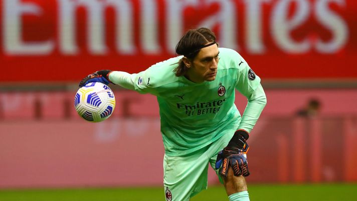 MILAN, ITALY - OCTOBER 26: Ciprian Tatarusanu of AC Milan in action during the Serie A match between AC Milan and AS Roma at Stadio Giuseppe Meazza on October 26, 2020 in Milan, Italy. (Photo by Marco Luzzani/Getty Images) MILAN, ITALY - OCTOBER 26: Ciprian Tatarusanu of AC Milan in action during the Serie A match between AC Milan and AS Roma at Stadio Giuseppe Meazza on October 26, 2020 in Milan, Italy. (Photo by Marco Luzzani/Getty Images)