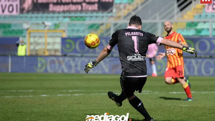 FOTO Palermo, Pelagotti su Instagram: &#8220;Crederci sempre, mollare mai!&#8221;