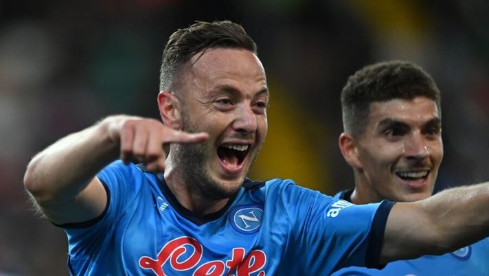 UDINE, ITALY - SEPTEMBER 20: Amir Rrahmani of SSC Napoli celebrates after scoring his team second goal during the Serie A match between Udinese Calcio and SSC Napoli at Dacia Arena on September 20, 2021 in Udine, Italy. (Photo by Alessandro Sabattini/Getty Images) NEWS – La scelta su Rrahmani! Soriano, Boga, Kessié, Cabral, Zaniolo e Berardi: le novità - immagine 1