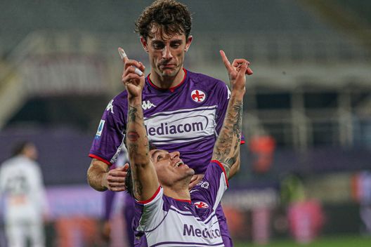 GERMOGLI PH: 17 GENNAIO 2022 FIRENZE STADIO ARTEMIO FRANCHI CAMPIONATO SERIE A TIM 2021/2022 FIORENTINA VS GENOA NELLA FOTO ESULTANZA GOL TORREIRA Torreira, il piccolo genio è tornato. La rinascita grazie a Italiano- immagine 2