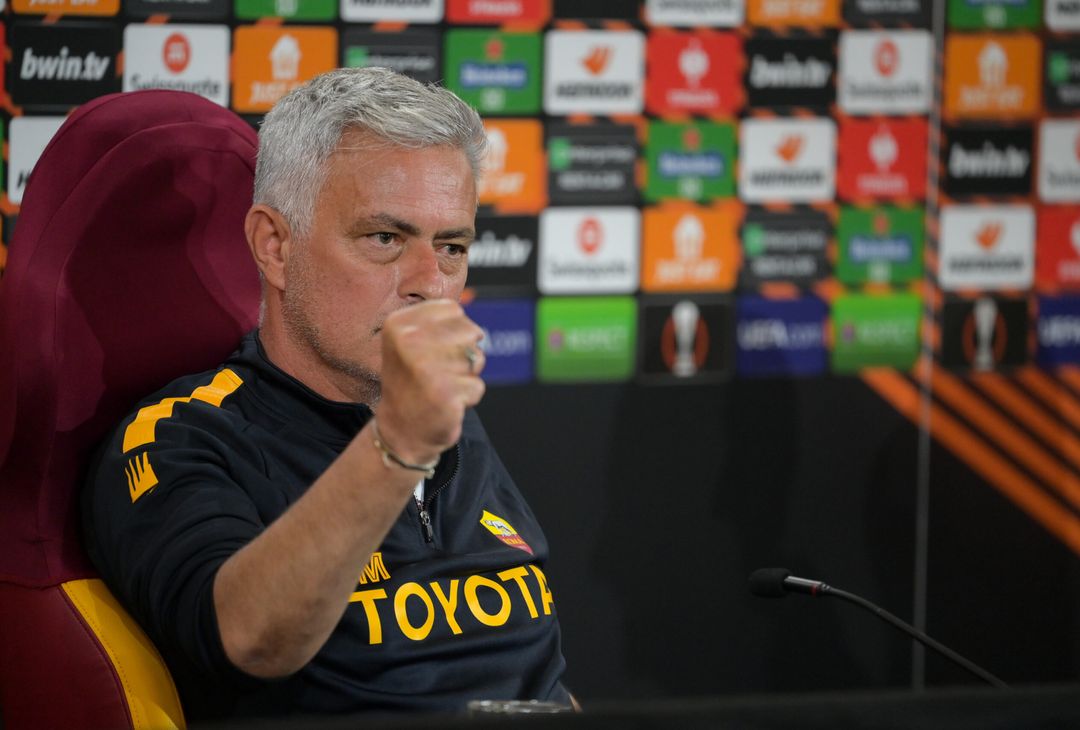 Roma, la conferenza stampa di Mourinho nel Media Day di Trigoria – FOTO GALLERY - immagine 14