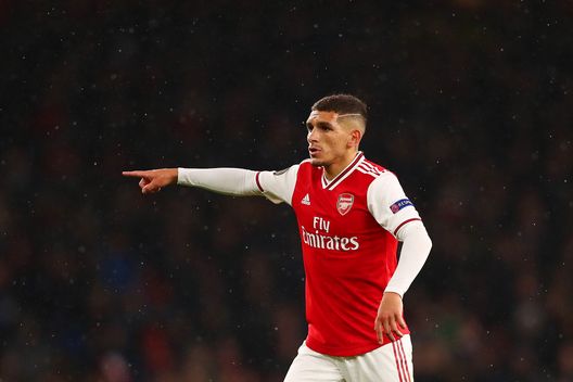  LONDON, ENGLAND - OCTOBER 03: Lucas Torreira of Arsenal signals to his team-mates during the UEFA Europa League group F match between Arsenal FC and Standard Liege at Emirates Stadium on October 03, 2019 in London, United Kingdom. (Photo by Dan Istitene/Getty Images) 