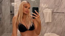 Lady Jovic, il pancione di sette mesi e un nuovo sexy costume da bagno
