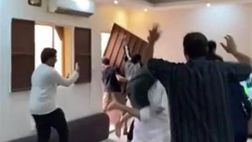 Video – Arabia Saudita, tifosi distruggono una porta