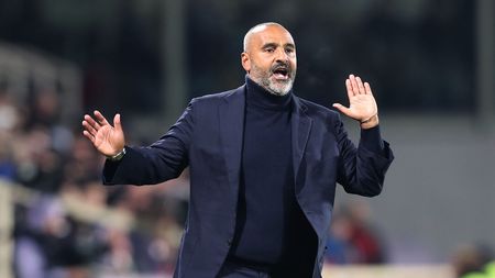 FLORENCE, ITALY - NOVEMBER 30: Fabio Liverani manager of US Lecce gestures during the Serie A match between ACF Fiorentina and US Lecce at Stadio Artemio Franchi on November 30, 2019 in Florence, Italy. (Photo by Gabriele Maltinti/Getty Images) FLORENCE, ITALY - NOVEMBER 30: Fabio Liverani manager of US Lecce gestures during the Serie A match between ACF Fiorentina and US Lecce at Stadio Artemio Franchi on November 30, 2019 in Florence, Italy. (Photo by Gabriele Maltinti/Getty Images)