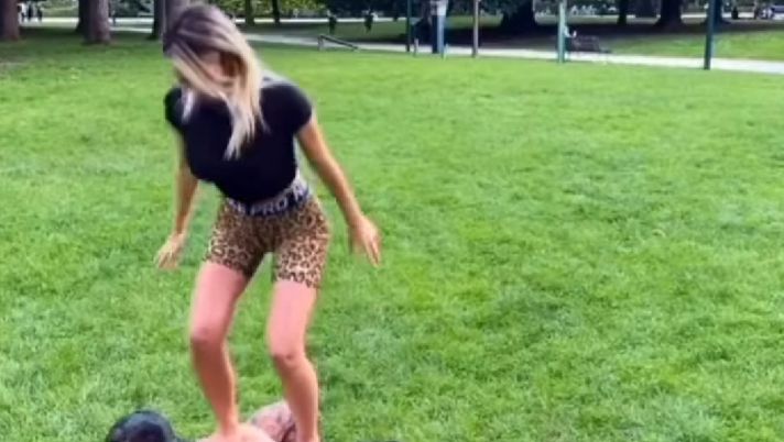 Diletta Leotta e i suoi esercizi con King Toretto nei mesi scorsi, prima della crisi... Diletta Leotta e i suoi esercizi con King Toretto nei mesi scorsi, prima della crisi...