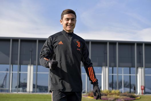 TURIN, ITALY - FEBRUARY 16: Juventus player Paulo Dybala during a training session ahead of the UEFA Champions League match between Juventus and Porto at JTC on February 16, 2021 in Turin, Italy. (Photo by Daniele Badolato - Juventus FC/Juventus FC via Getty Images) TURIN, ITALY - FEBRUARY 16: Juventus player Paulo Dybala during a training session ahead of the UEFA Champions League match between Juventus and Porto at JTC on February 16, 2021 in Turin, Italy. (Photo by Daniele Badolato - Juventus FC/Juventus FC via Getty Images)