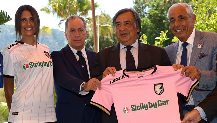 PALERMO, ITALY - AUGUST 22: Tony Sichera of US Citta' di Palermo, Leoluca Orlando Mayor of Palermo and Tommaso Dragotto of Sicily by Car pose during the presentation of Sicily by Car as new main sponsor of US Citta' di Palermo at Villa Niscemi on August 22, 2017 in Palermo, Italy. (Photo by Tullio M. Puglia/Getty Images) PALERMO, ITALY - AUGUST 22: Tony Sichera of US Citta' di Palermo, Leoluca Orlando Mayor of Palermo and Tommaso Dragotto of Sicily by Car pose during the presentation of Sicily by Car as new main sponsor of US Citta' di Palermo at Villa Niscemi on August 22, 2017 in Palermo, Italy. (Photo by Tullio M. Puglia/Getty Images)