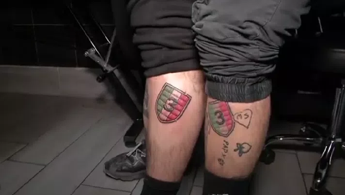 VIDEO Scaramanzia… un corno! Vogliono tutti il tattoo con il tricolore - immagine 1
