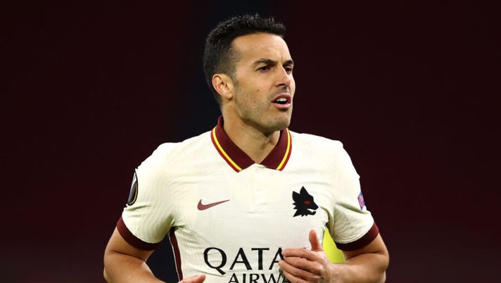 AMSTERDAM, NETHERLANDS - APRIL 08: Pedro Rodriguez of Roma in action during the UEFA Europa League Quarter Final First Leg match between Ajax and AS Roma at Johan Cruijff Arena on April 08, 2021 in Amsterdam, Netherlands. Sporting stadiums around Europe remain under strict restrictions due to the Coronavirus Pandemic as Government social distancing laws prohibit fans inside venues resulting in games being played behind closed doors. (Photo by Dean Mouhtaropoulos/Getty Images) FLASH – L’esito degli esami per Pedro: salta l’Atalanta e non solo, quanto sta fuori - immagine 1
