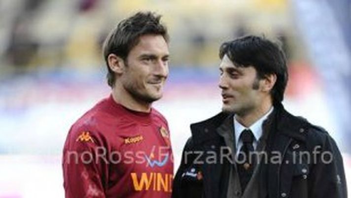 Totti applaude Montella Totti applaude Montella - immagine 1