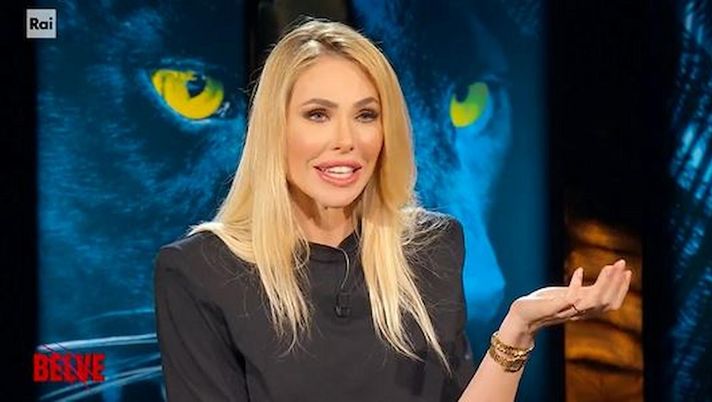 Ilary Blasi ospite a Belve (screen Raiplay) Ilary Blasi e la frecciata a Signorini: “Non è il mio migliore amico, ma…” - immagine 1