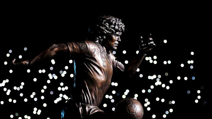maradona napoli statua