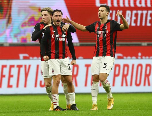 Calabria festeggia dopo il gol. Calabria festeggia dopo il gol.