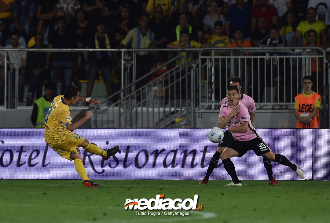  FROSINONE, ITALY - JUNE 16: Raffaele Maiello of Frosinone scores the opening goal during the serie B playoff match final between Frosinone Calcio v US Citta di Palermo at Stadio Benito Stirpe on June 16, 2018 in Frosinone, Italy.  (Photo by Tullio M. Puglia/Getty Images) 
