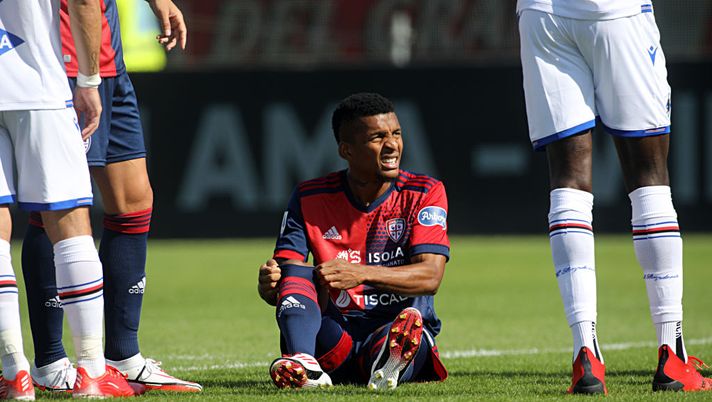 CAGLIARI, ITALY - OCTOBER 17: Dalbert of Cagliari looks on during the Serie A match between Cagliari Calcio and UC Sampdoria at Sardegna Arena on October 17, 2021 in Cagliari, Italy. (Photo by Enrico Locci/Getty Images) Cagliari, segnali positivi per Dalbert e le ultime su Goldaniga: cosa filtra verso il Sassuolo - immagine 1