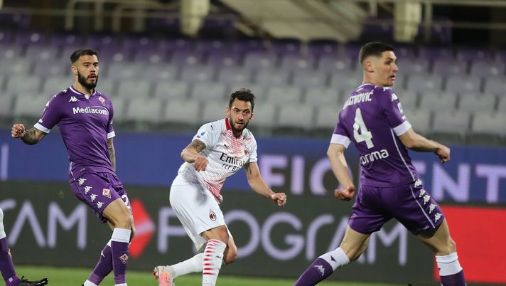 FLORENCE, ITALY - MARCH 21: Hakan Calhanoglu of AC Milan scores a goal during the Serie A match between ACF Fiorentina and AC Milan at Stadio Artemio Franchi on March 21, 2021 in Florence, Italy.  (Photo by Gabriele Maltinti/Getty Images) 